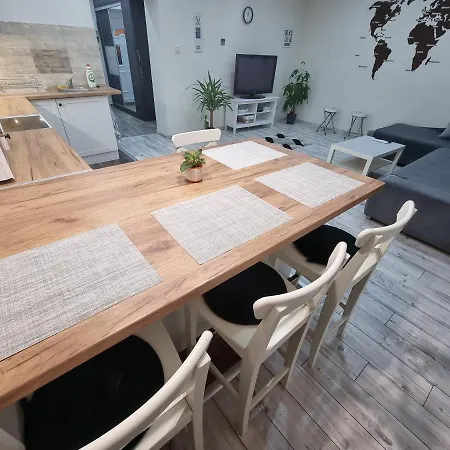 High Street Apartman *