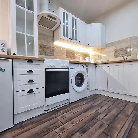 High Street Apartment *