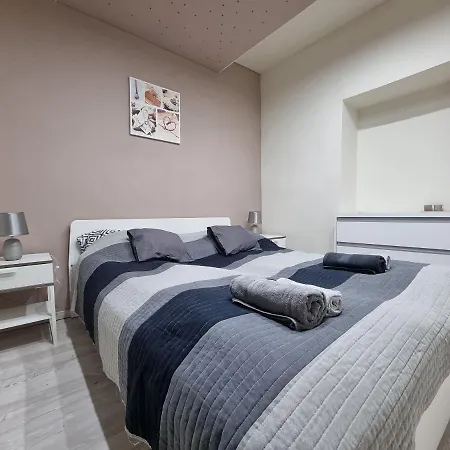 High Street Apartment *